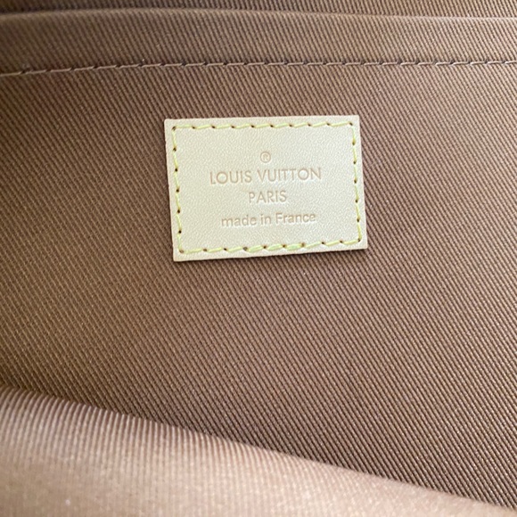 Louis Vuitton Monogram Etui Voyage MM Pouch - Picture 7 of 12